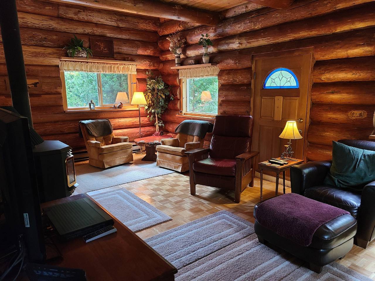 Two Bedroom Real Log Cabin with Wifi and Ev Char ger in Glacier, Mount Baker-Snoqualmie National Forest