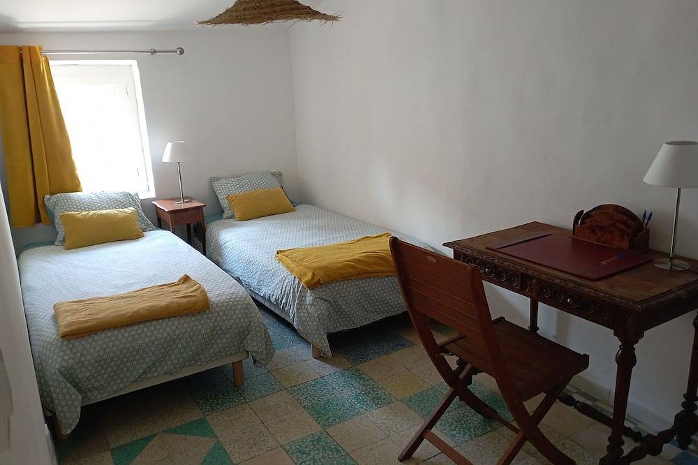 Entire apartment, Duplex La Terrasse Jasmin, 3 Chambres, au Coeur du Centre Historique de Mèze ! in Mèze, Côte d'Améthyste