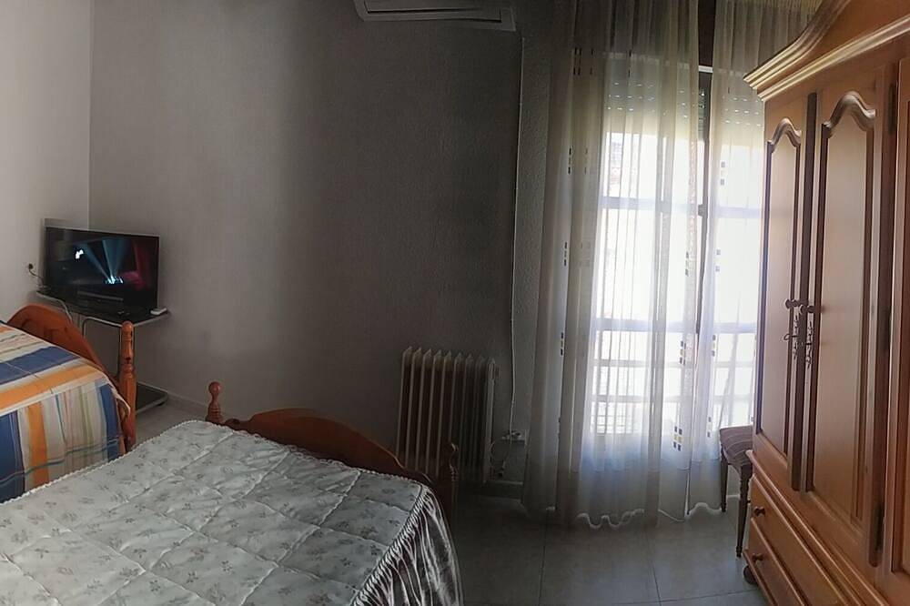 Private Double Room in Toledo Vacation Home in Toledo, Toledo Province