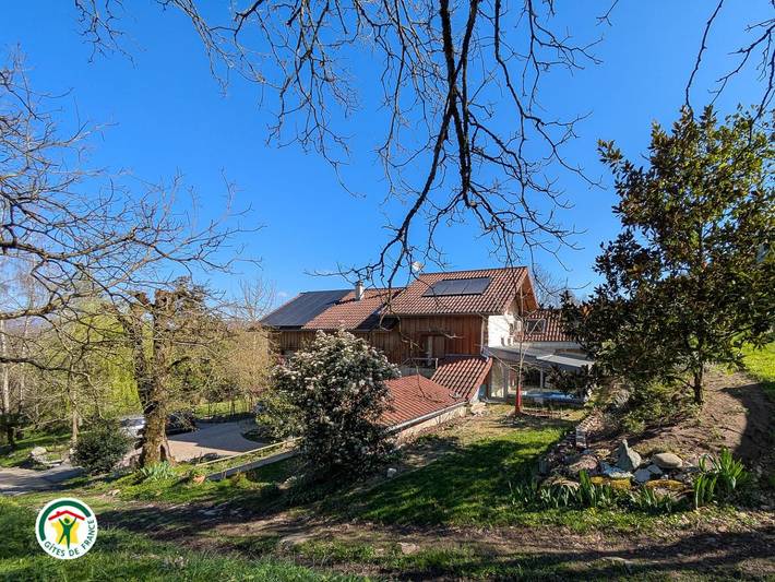 Gîte pour 2 personnes, avec jardin et terrasse ainsi que sauna et piscine