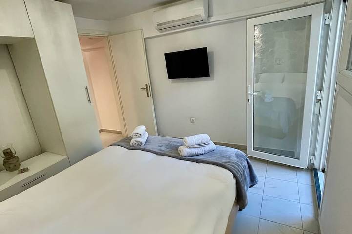 Appartement entier, Central Studio Flat with Garden in Vólos, Magnisia