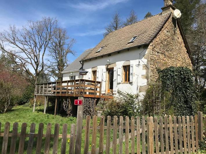 Location de vacances pour 6 personnes, avec Balcon ainsi que Jardin et Piscine à Auriac