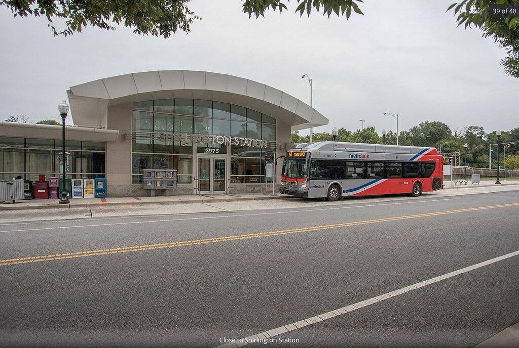 Modernes Stadthaus in Shirlington (3 Schlafzimmer, 2,5 Bäder) in Arlington (VA), Arlington County