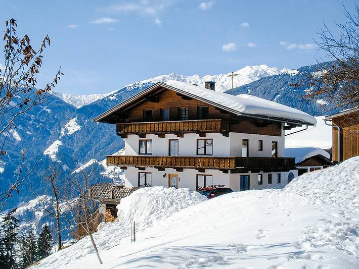Ferienhaus für 16 Personen, mit Balkon und Ausblick in Hainzenberg