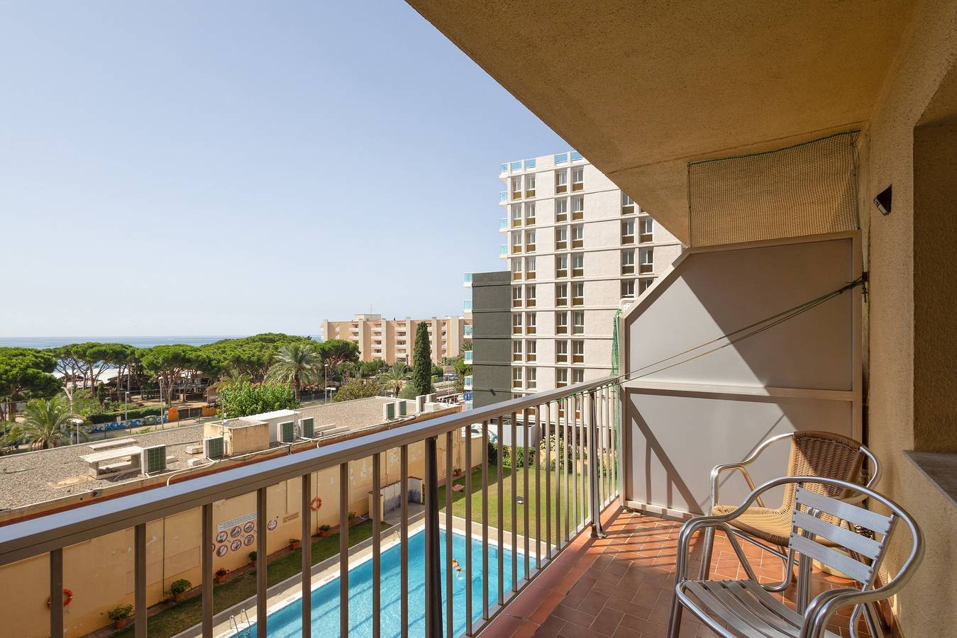 Apartamento entero, Apartamento 'Apartamento Primera Línea De Mar' con vistas al mar, piscina compartida y Wi-Fi in Malgrat de Mar, Costa del Maresme
