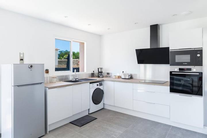 Location de vacances pour 6 personnes, avec jacuzzi ainsi que terrasse et jardin à Saint-Mitre-les-Remparts - 2