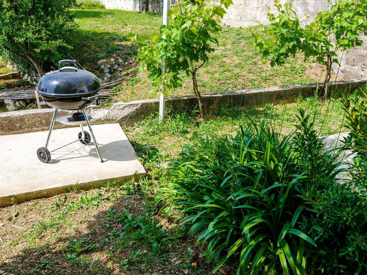 Entire apartment, Villa Bind - Basic Double Room with Patio and Garden View (R3) in Cavtat, Cavtat (Dalmatia)