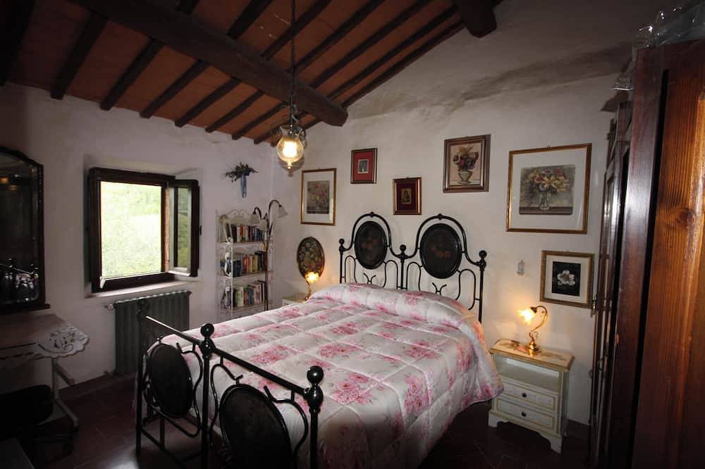 Wonderful villa with cottage and pool near Siena in Castellina in Chianti, Chianti