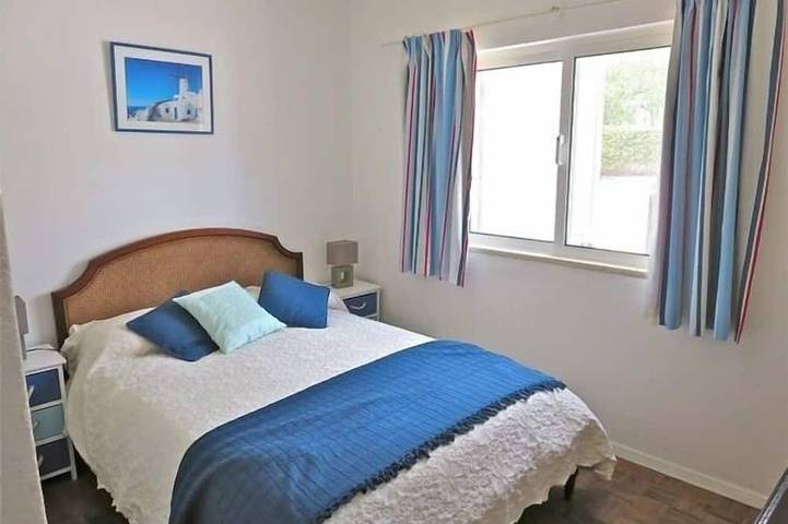 Familienvilla. Freistehender großer Pool, 3 Schlafzimmer, 2 Badezimmer, Meerblick in Carvoeiro, Estômbar e Parchal