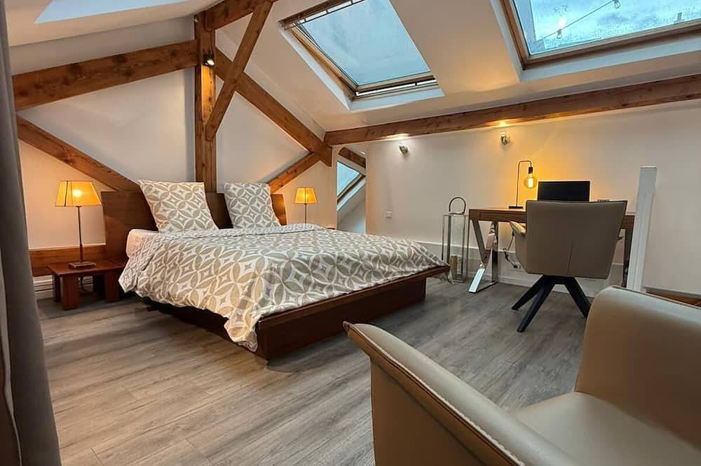 Appartement entier, Duplex Sublime Plein Centre Ville Parking Sous Terrain Inclus Paris 10 Min in Rueil-Malmaison, Hauts-de-Seine