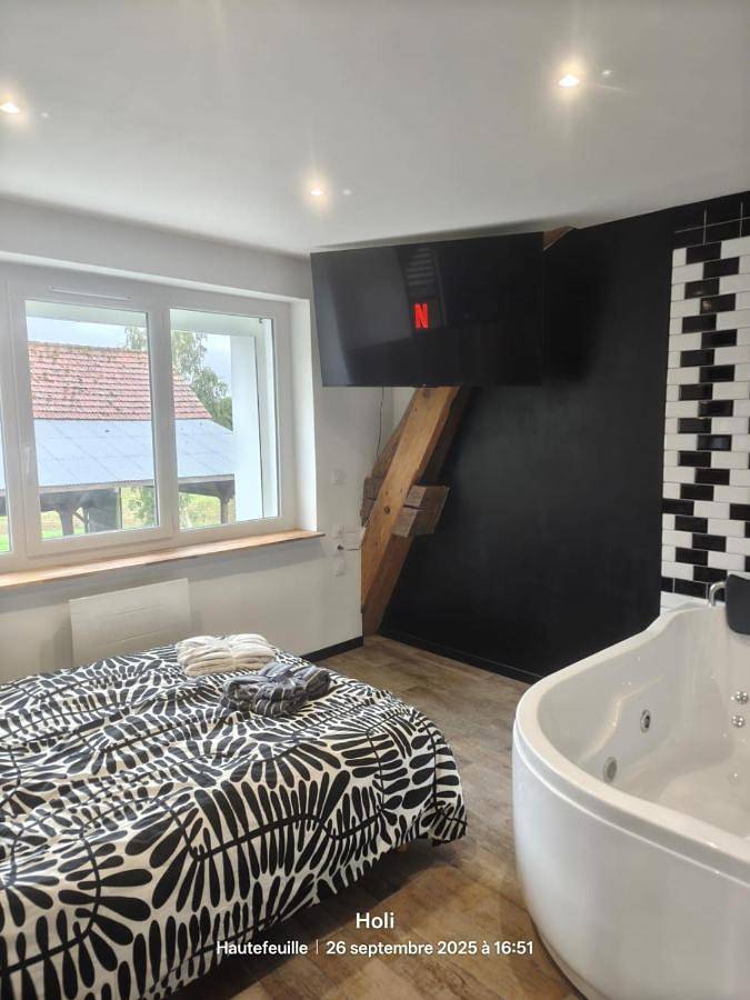 Gîte pour 4 personnes, avec jacuzzi dans Hautefeuille - 3