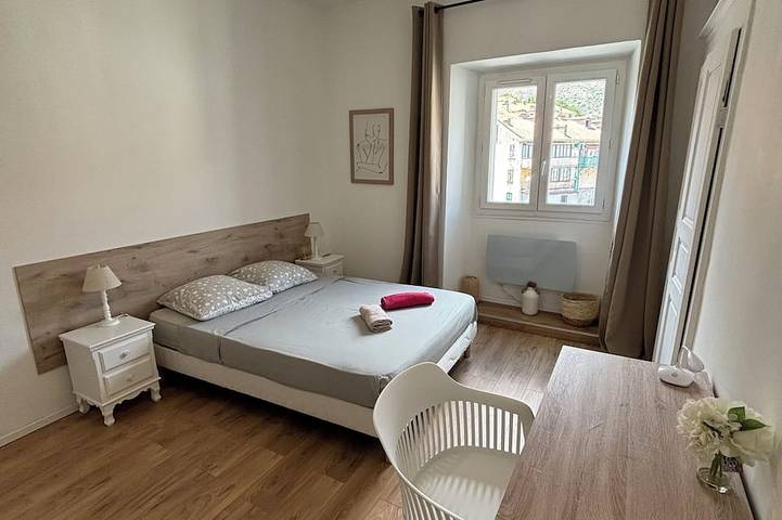 Appartement entier, Très beau T2 neuf hyper centre 4p wifi lave linge, calme et lumineux in Corte, Parc naturel régional de Corse