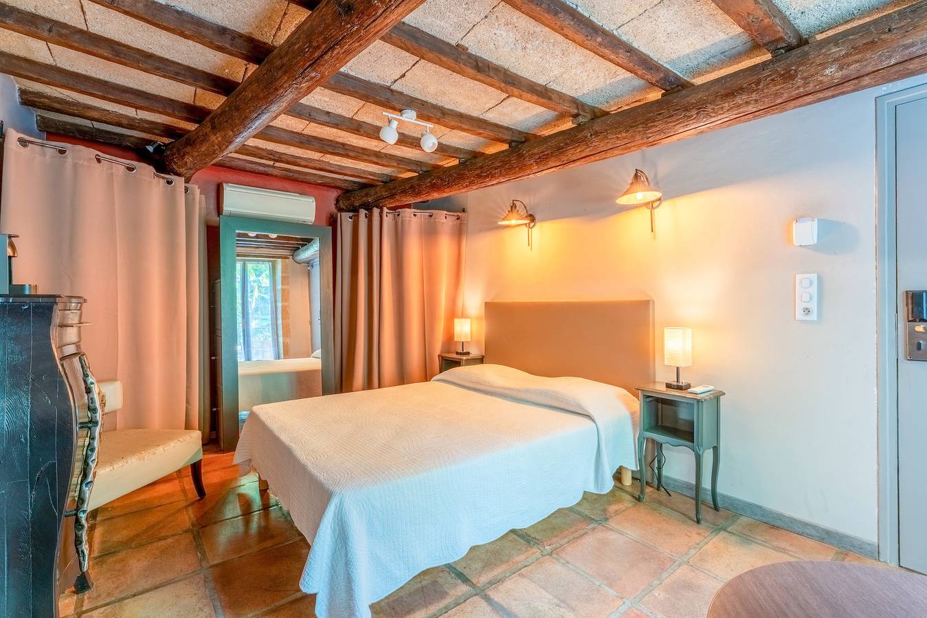 Habitación Galet Rose con piscina compartida, Wi-Fi y aire acondicionado in Collias, Region de Nimes