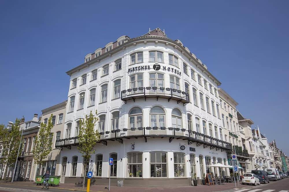 The Perfect Stay for Explorers! Free Breakfast, Onsite Dining! in Middelburg, Walcheren