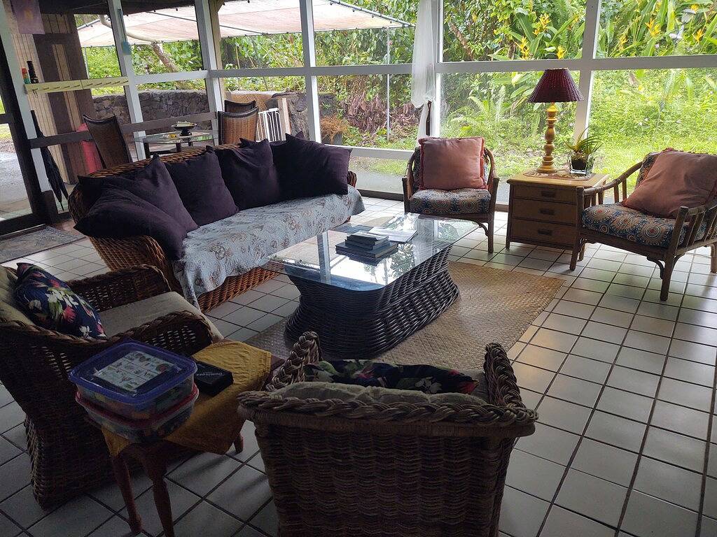 Breezy Lanai with a Bedroom & Bath in Nanawale Estates, East Puna