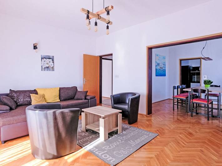 Ferienwohnung für 7 Personen, mit Balkon und Terrasse sowie Garten und Sauna in Pjescana Uvala - 4