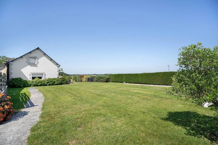 Gîtes des Lacs - Gîte Le Muscat : piscine, sauna et jaccuzzi partagés, terrasse privée et Wi-Fi in Jugon-les-Lacs, Région de Dinan