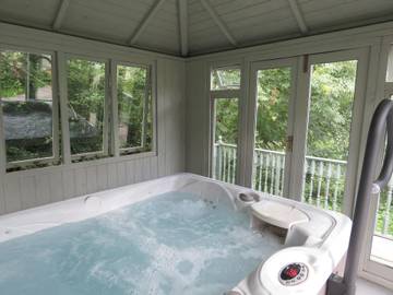 Log Cabin for 2 People in South-Wales, Carmarthenshire, Photo 1