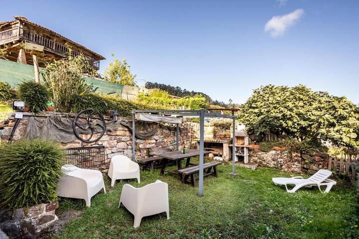 Casa rural para 3 personas, con Jardín y Vistas en Sales (Asturias)