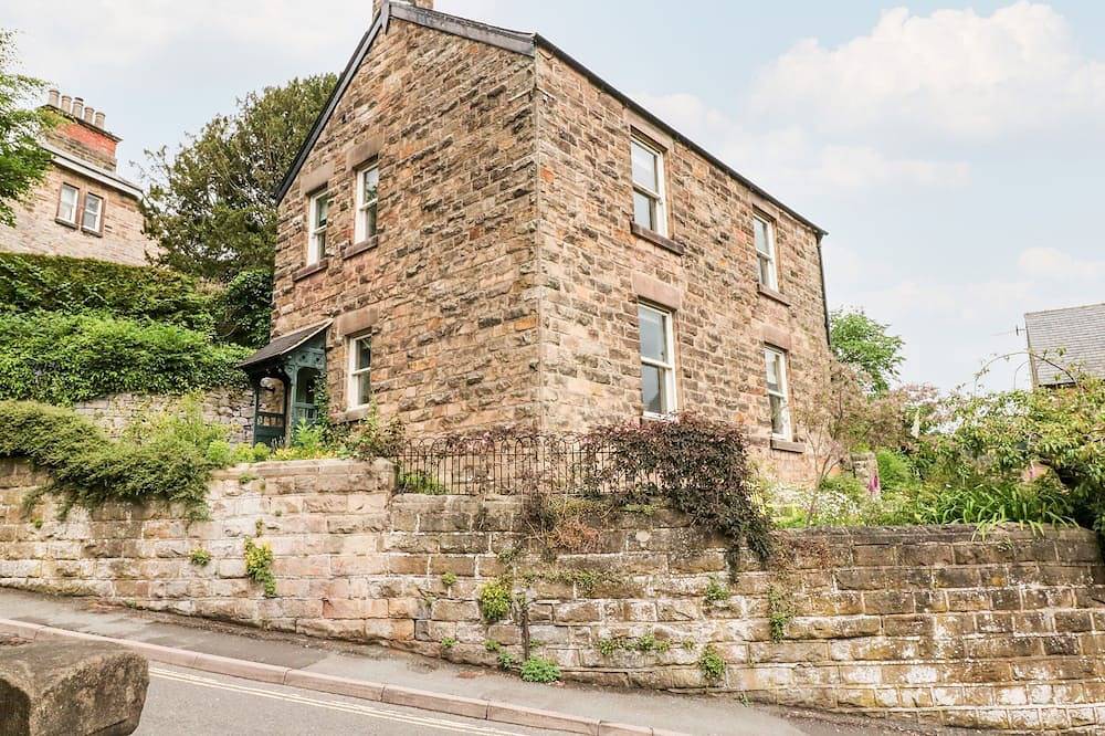 Eastview, family friendly, with open fire in Matlock in Matlock, Derbyshire