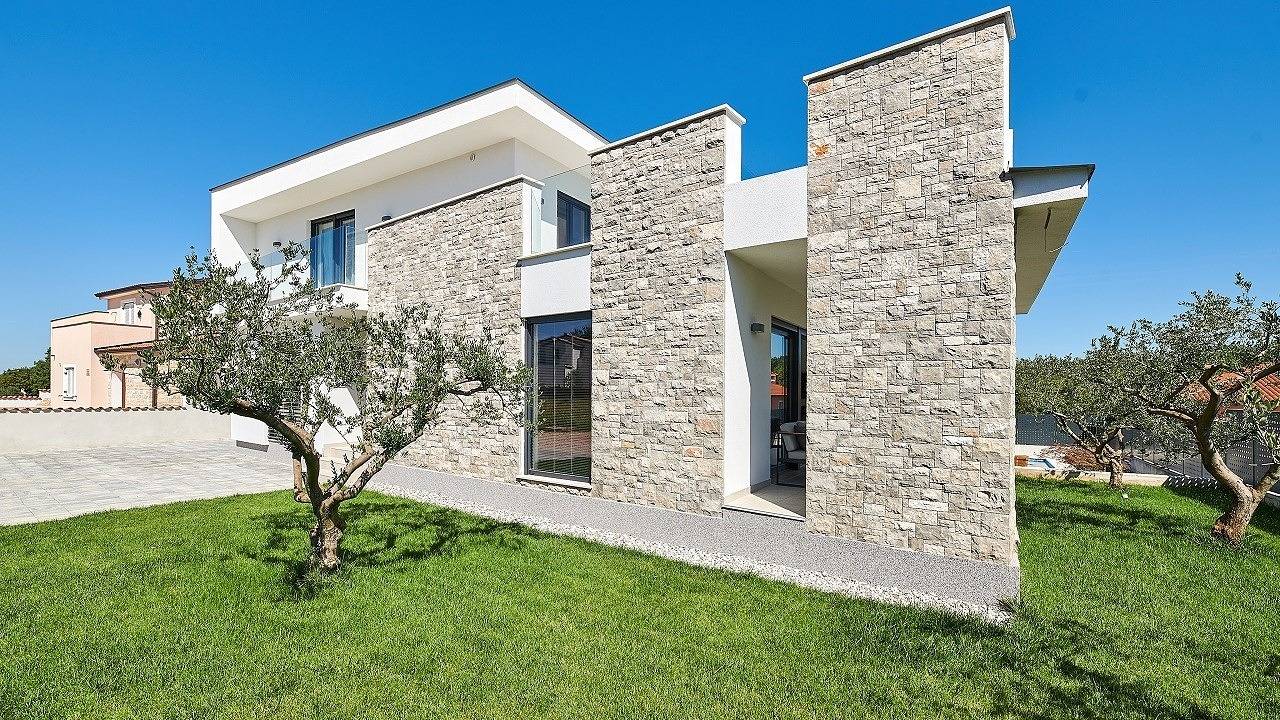 Elegante Villa Dolcea mit Swimmingpool  in Kaštel (Plovanija), Buje