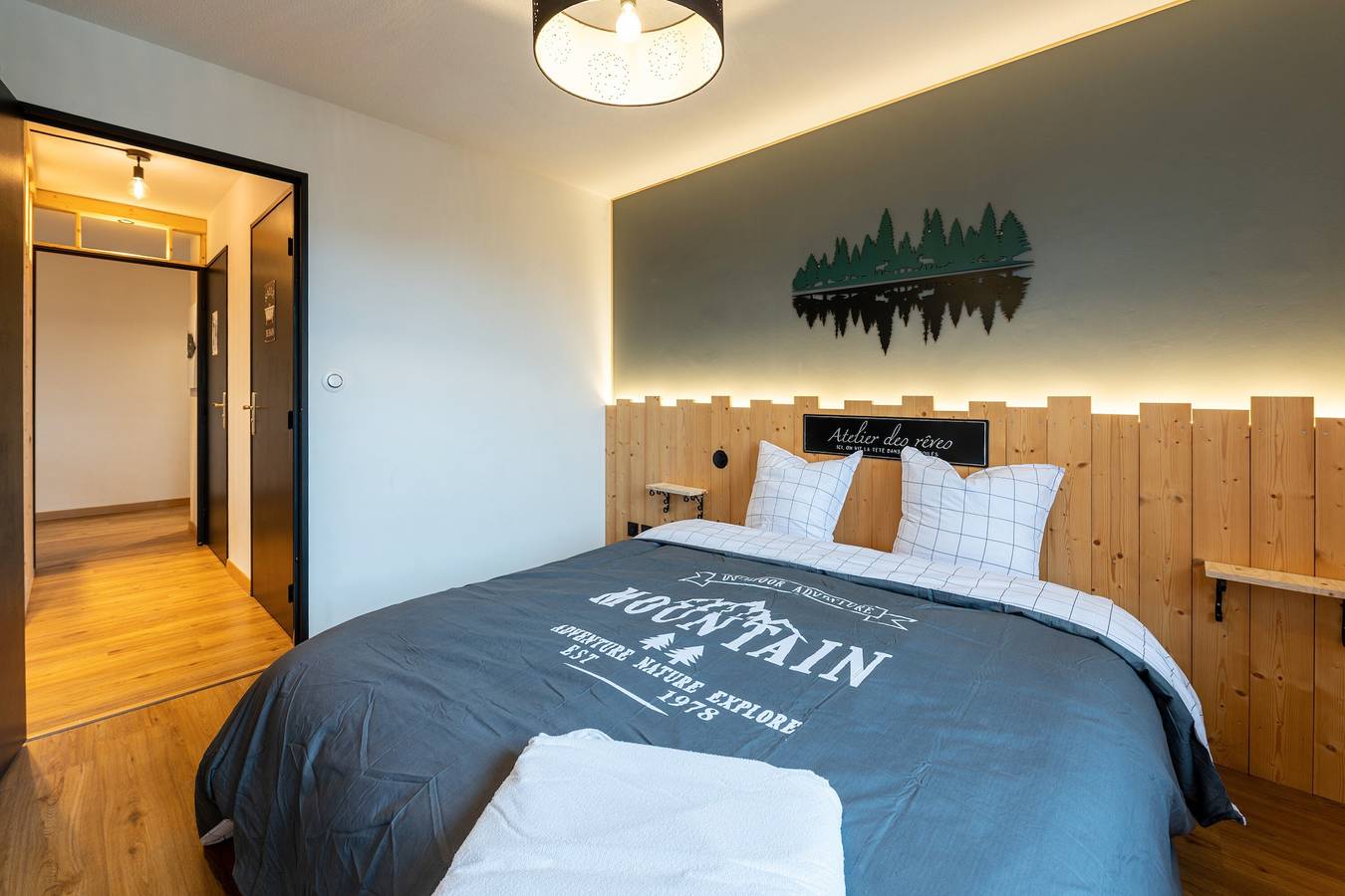 Entire apartment, Apartment 'Les Cèdres Bleus' with Mountain View and Balcony in Albertville, Albertville region
