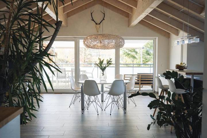 Ferienwohnung für 6 Personen, mit Balkon und Terrasse sowie Ausblick in Bruckmühl