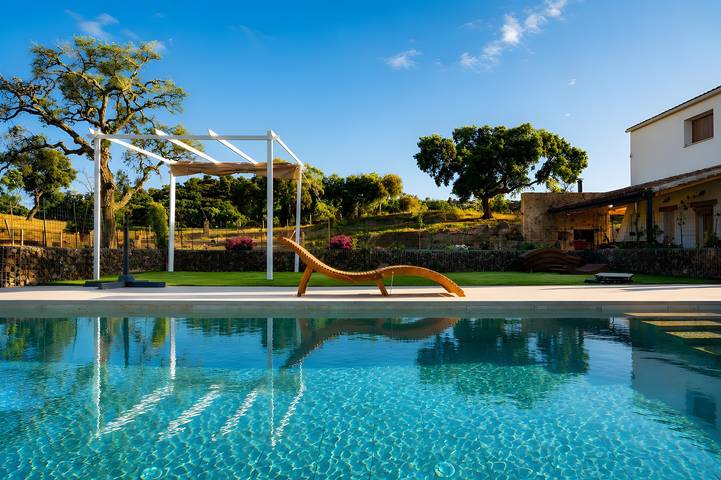 Landhaus aus Stroh und Lehm mit Bergblick, privatem Pool und WLAN in Valencia de Alcántara, Cáceres und Umgebung