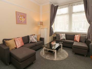 Holiday Rental for 8 People in Blackpool, North West England, Photo 2