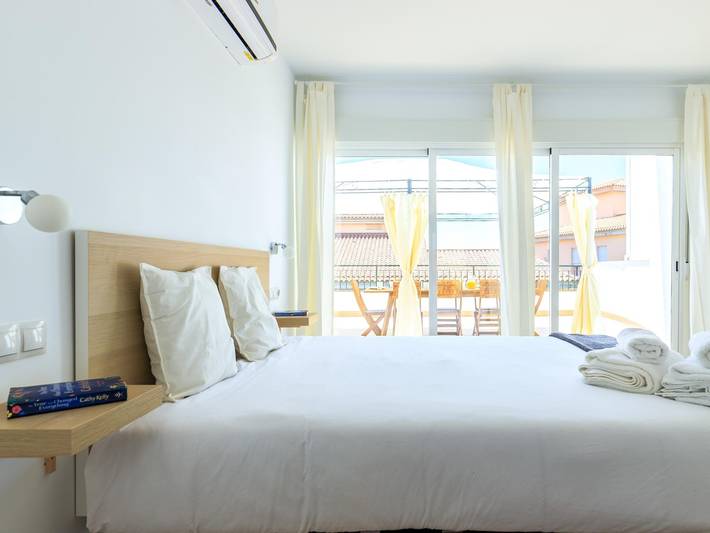 Entire holiday apartment, La Merced Penthouse 4Br 2Bt (Private Terrace) in Málaga Central District, Malaga