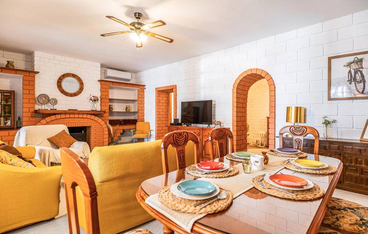Alhaurín Oase: Modernes Apartment mit Pool und Kamin in Pinos de Alhaurín, Alhaurín de la Torre