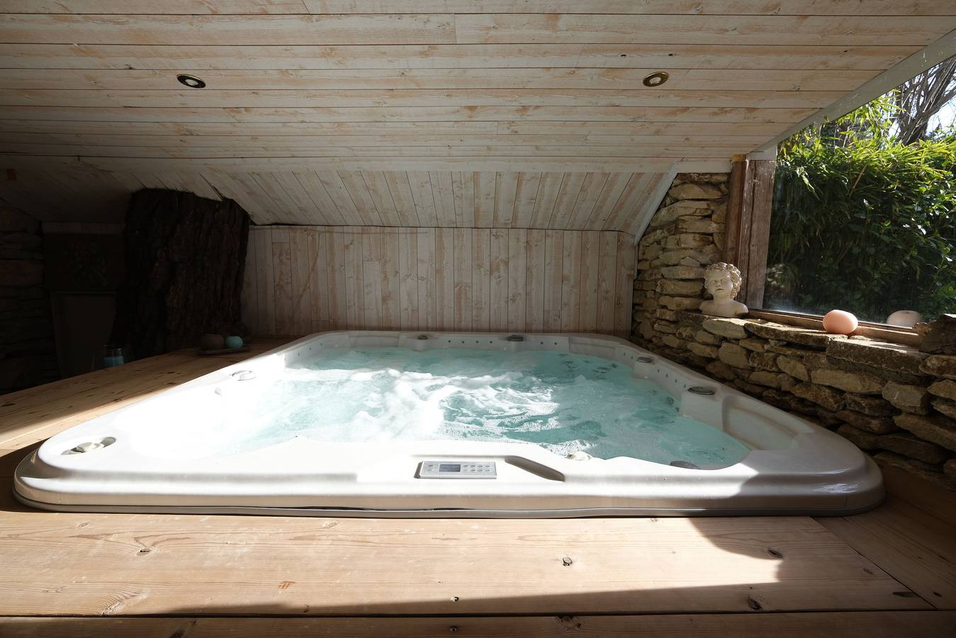 Mas Luxe Piscine chauffée Jacuzzi à L'Isle sur la Sorgue in L'Isle-sur-la-Sorgue, Vaucluse