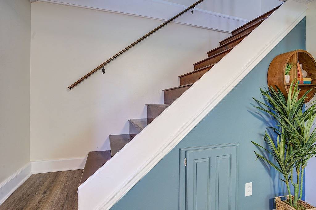 Redesigned Family/Pet Friendly 🐶 Carriage House Minutes walk to Downtown in Johnson City, Blue Ridge Mountains