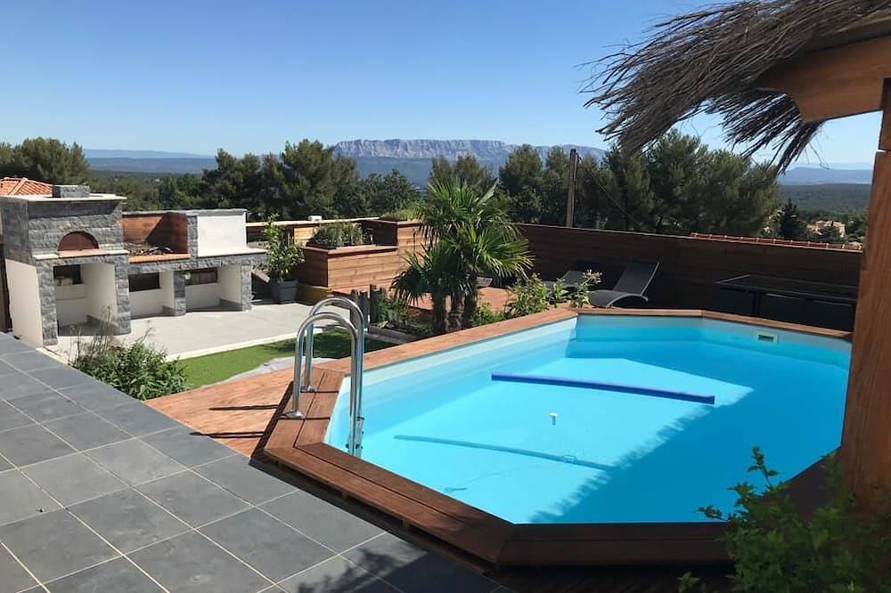Appartement entier, Charmant studio loft  30m2 refait a neuf terrasse et piscine in Saint-Savournin, Côte méditerranéenne (France)
