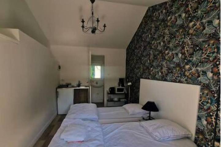 Gîte pour 2 personnes, avec balcon ainsi que jardin et piscine à Saint-Just-Luzac - 3