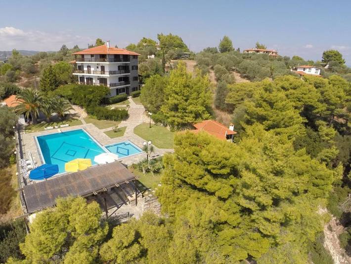 Gîte pour 2 personnes, avec jardin ainsi que piscine et terrasse dans Ormos Panagias - 2