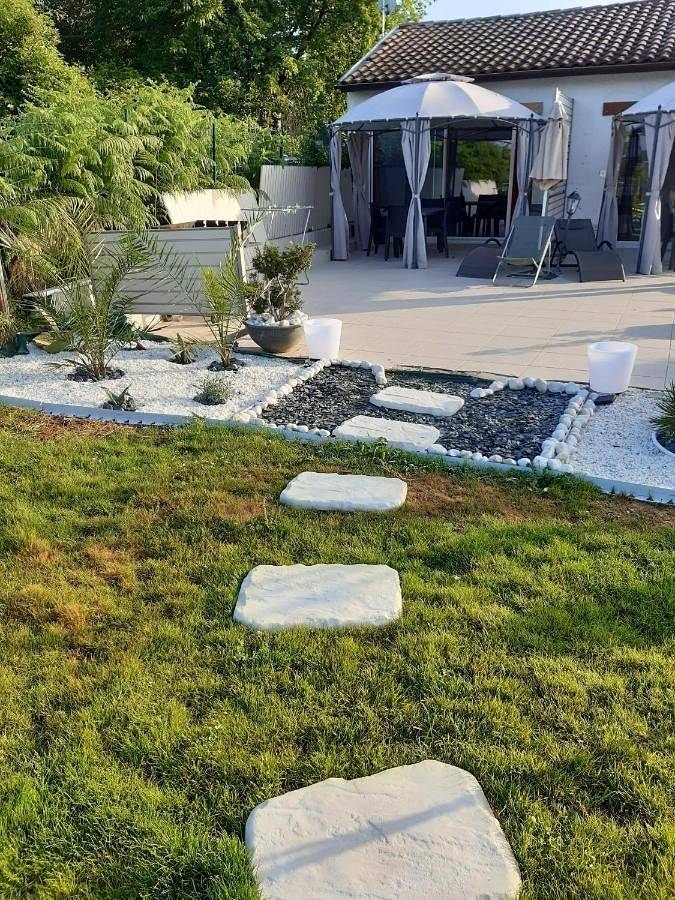 Gîte pour 4 personnes, avec piscine ainsi que jardin et vue à Seyresse - 2