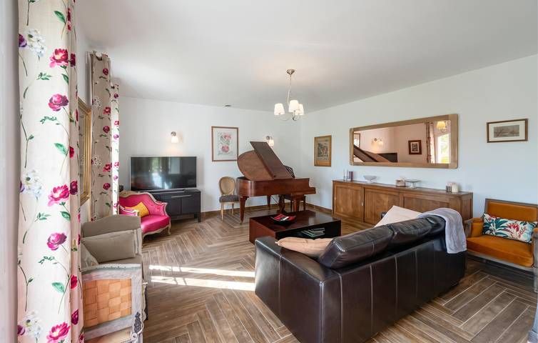 Spacieux appartement de 200 m² avec piscine, à proximité de la rivière Le Gabre in Seillans, Région de Draguignan