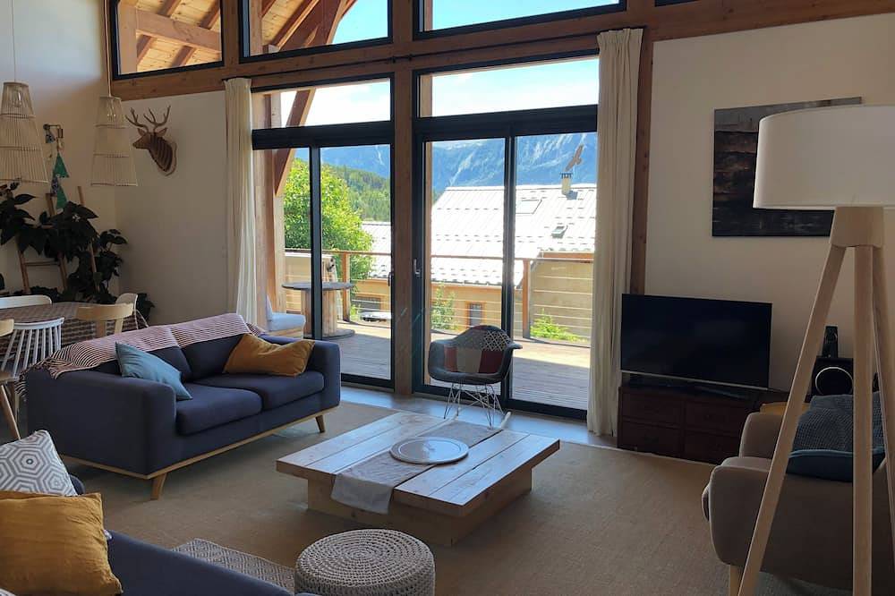 Chalet contemporain, sur les hauteurs du lac de Serre-ponçon in Puy-Saint-Eusèbe, Parc national des Écrins
