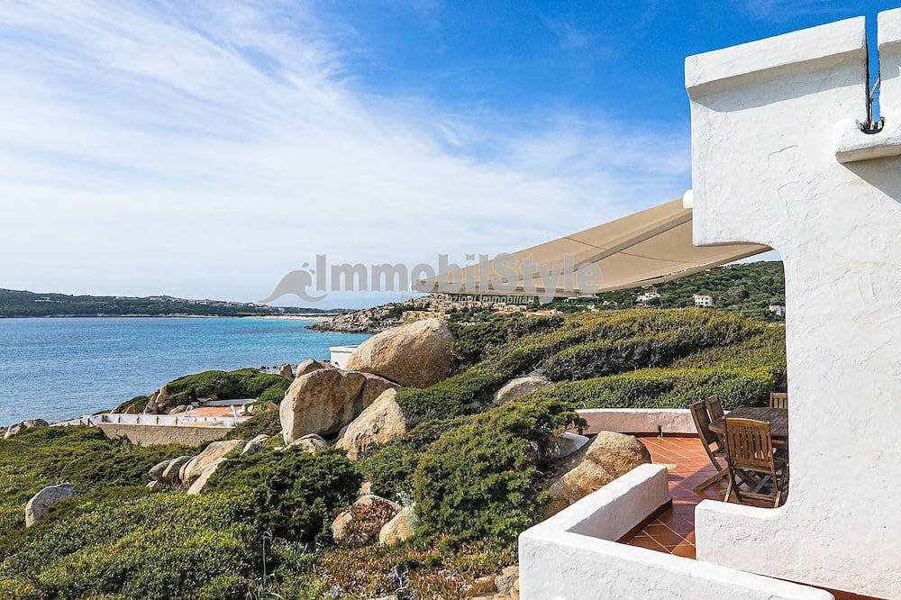 Villa fronte mare in prima fila con vista mare mozzafiato in Baia Santa Reparata, Santa Reparata