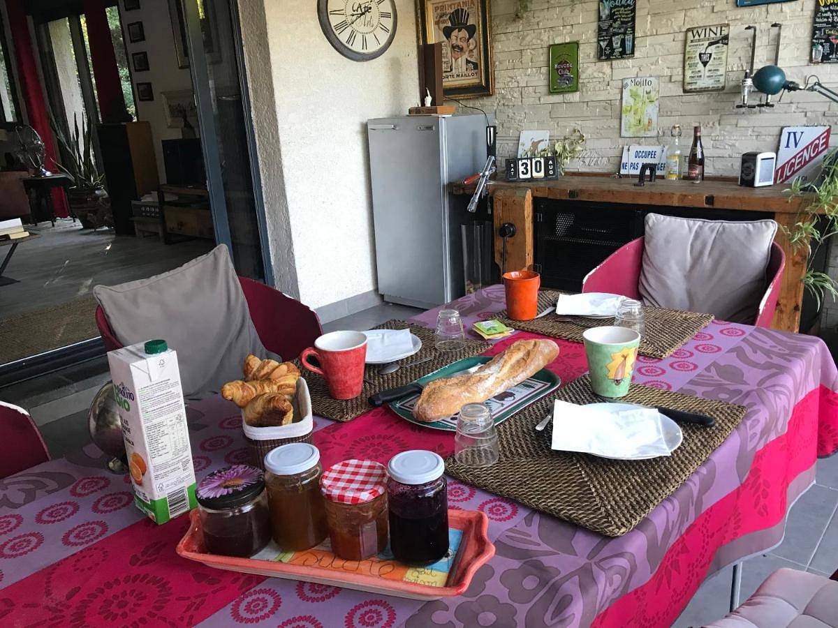 Double Room with Private External Bathroom in Quissac, Région du Vigan