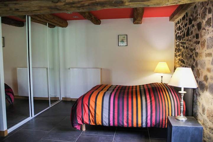 Location de vacances pour 13 personnes, avec jardin, animaux acceptés à Larodde - 4