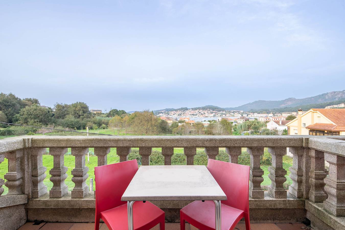 Apartamento entero, Apartamento '22' con vistas al mar, piscina compartida y Wi-Fi in Cangas, Rias Baixas