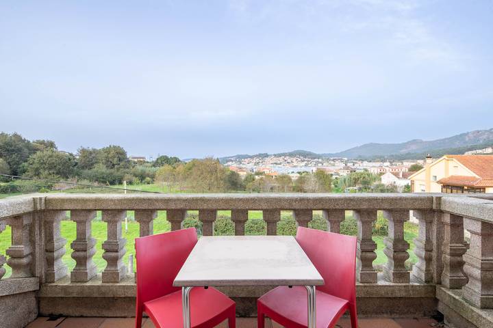 Apartamento para 4 personas, con jardín y balcón en Cangas