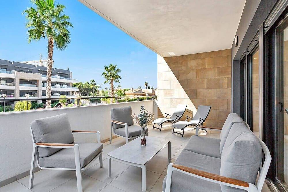 Entire apartment, Lovely first floor apartment, heating pool ! in Playa Flamenca, Orihuela