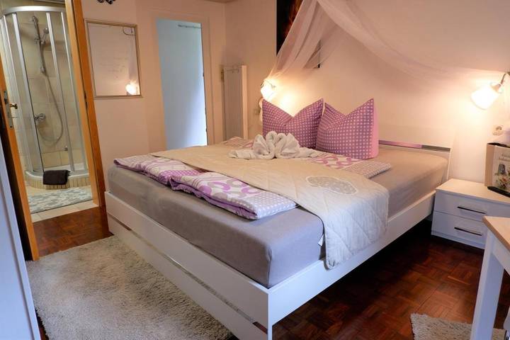 Bed and Breakfast für 2 Personen, mit Balkon und Terrasse sowie Garten und Ausblick in Bernried