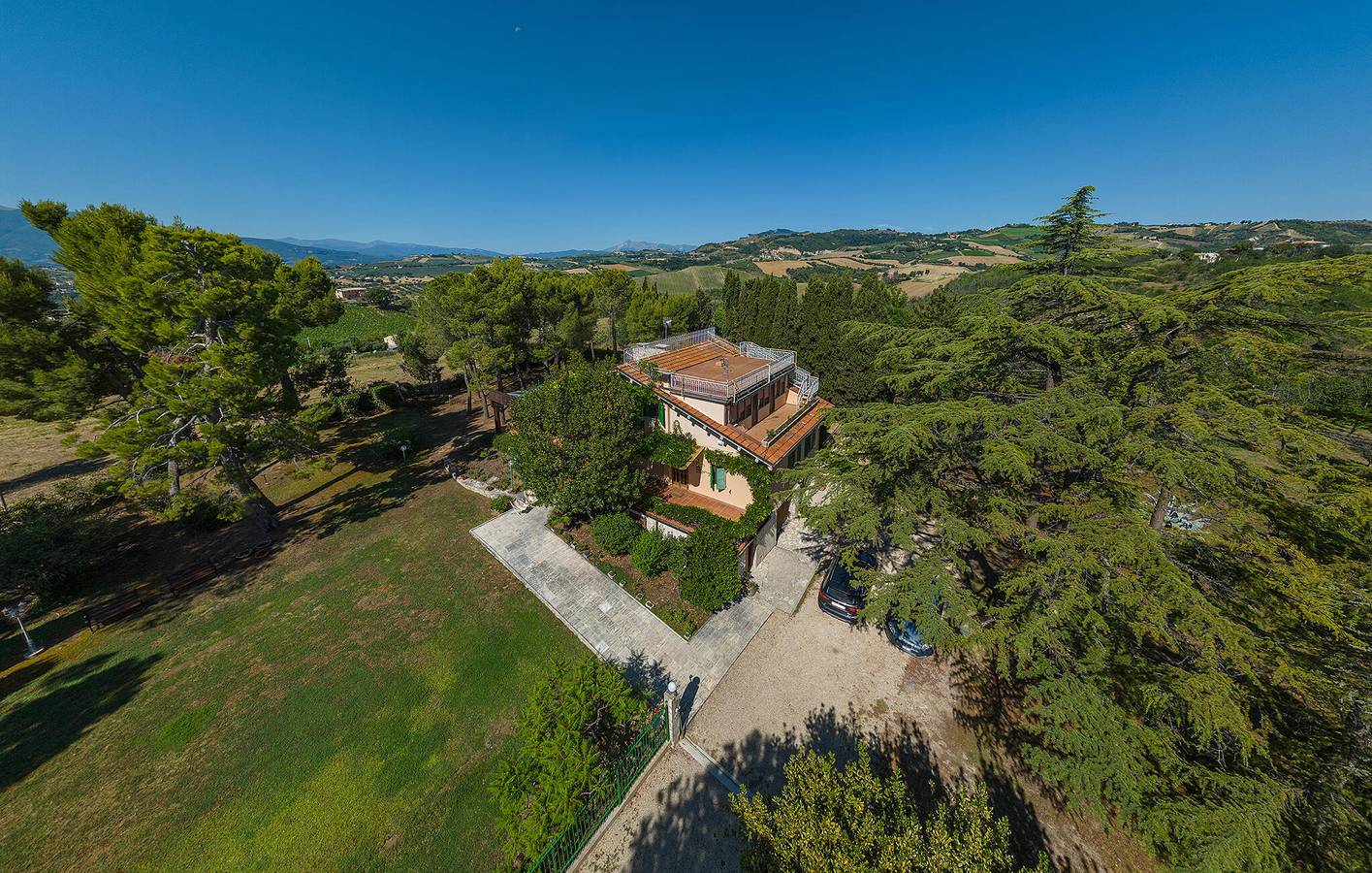 Holiday home for 10 people with pool in Offida, Ascoli Piceno Province