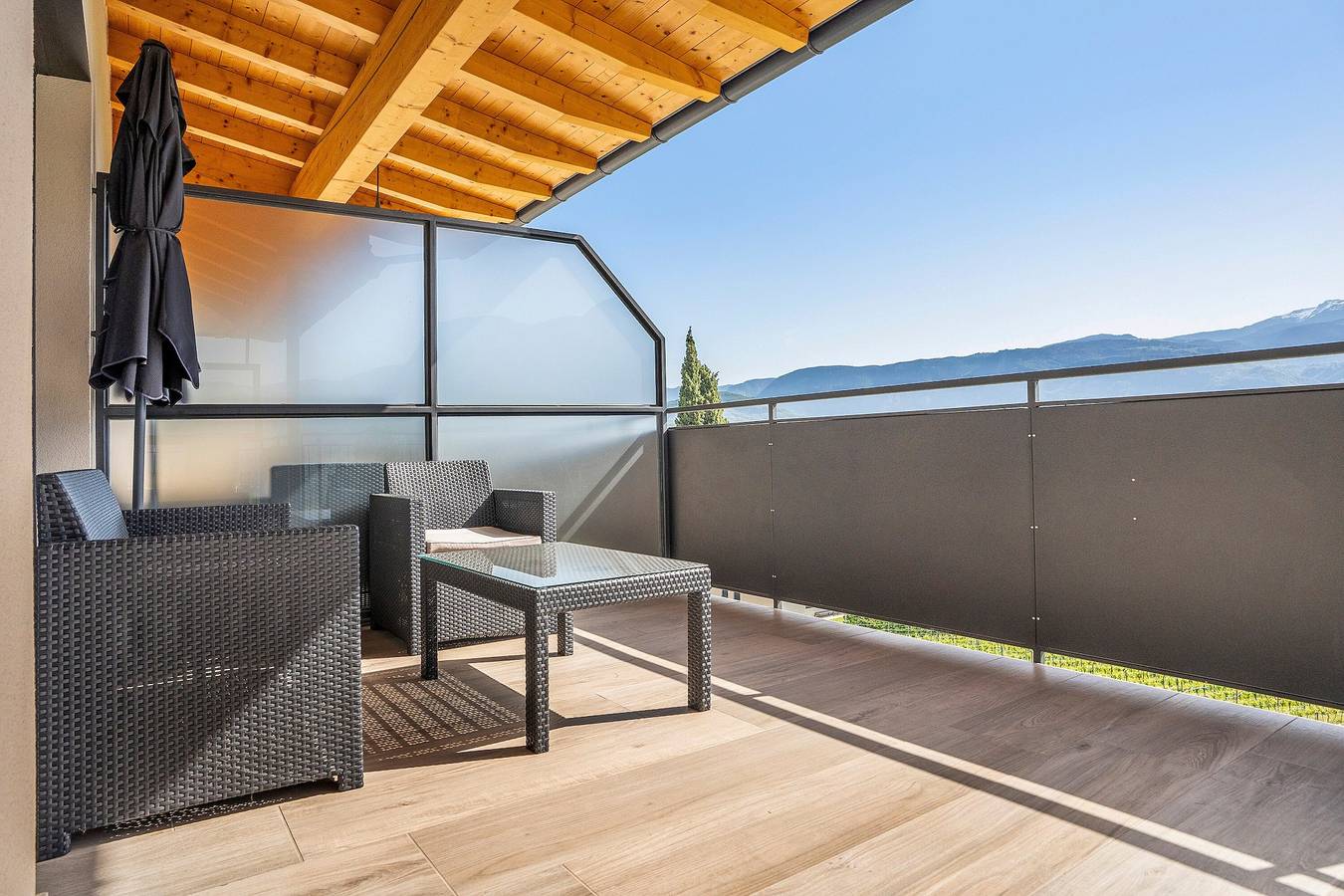 Ganze Wohnung, Ferienwohnung 'Bacchushof Chardonnay' mit Bergblick, Balkon und geteiltem Pool in Tramin an der Weinstraße, Nonsberggruppe