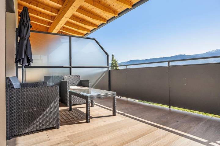 Ganze Wohnung, Ferienwohnung 'Bacchushof Chardonnay' mit Bergblick, Balkon und geteiltem Pool in Tramin an der Weinstraße, Nonsberggruppe