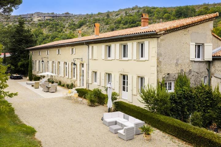 Location de vacances pour 14 personnes, avec Terrasse et Jardin à Caucalières